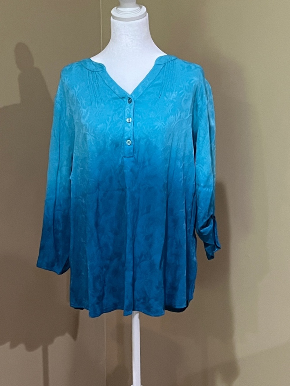Chico’s Ombre indigo blue V-Neck Button Tunic Top